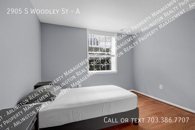 Building Photo - 2905 S Woodley St