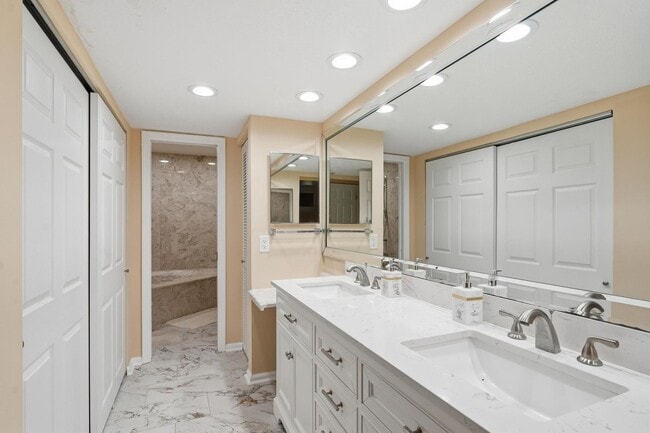 Building Photo - 6075 Glendale Dr