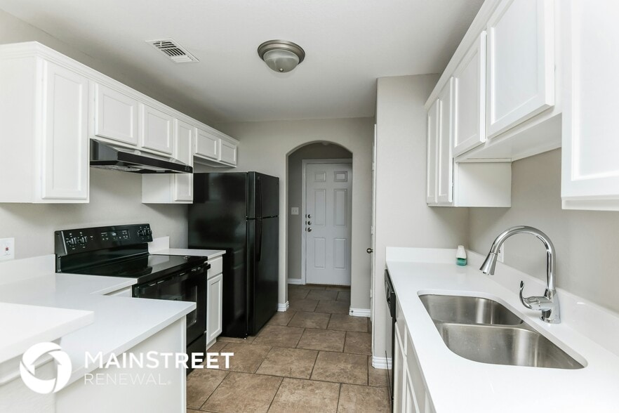 Building Photo - 8116 Raleigh Dr