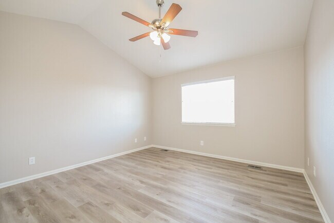 Building Photo - 11983 Dahlia Dr