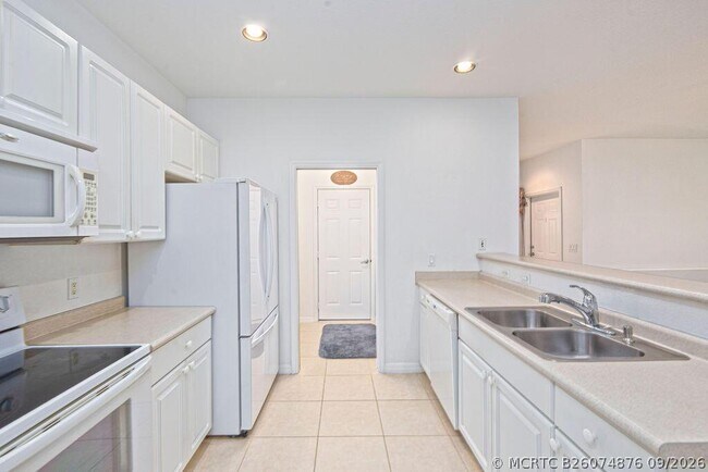 Building Photo - 1864 S Dovetail Dr