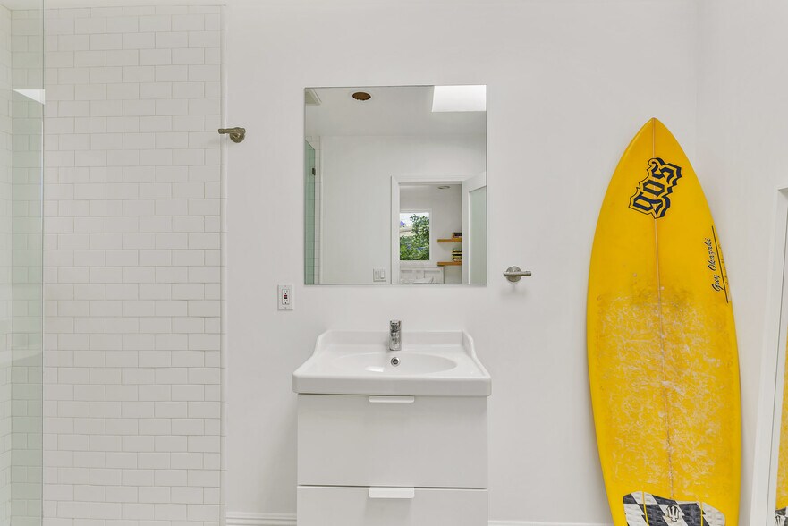 Bathroom 1 - 718 Vernon Ave