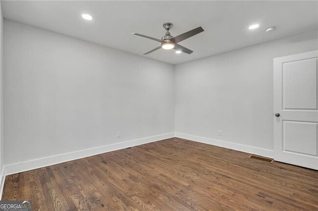 Building Photo - 1271 Lorenzo Dr SW