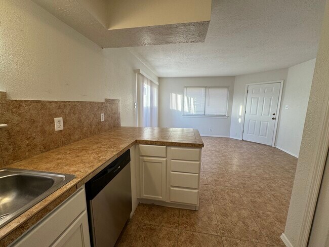 Building Photo - 6005 Fortuna Rd NW