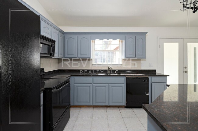 Building Photo - Lovely 3 Bed 2 Bath Brick Home Just Minutes from the Beach!