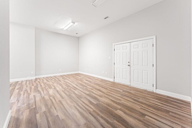 Building Photo - Fully Updated - Beautiful 3BR/2BA single-level home with a finished walk-out basement!