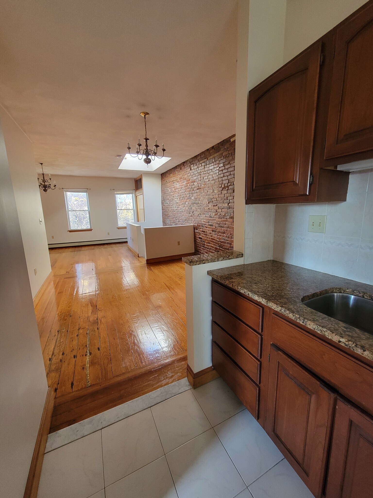 Building Photo - 67 Baldwin St