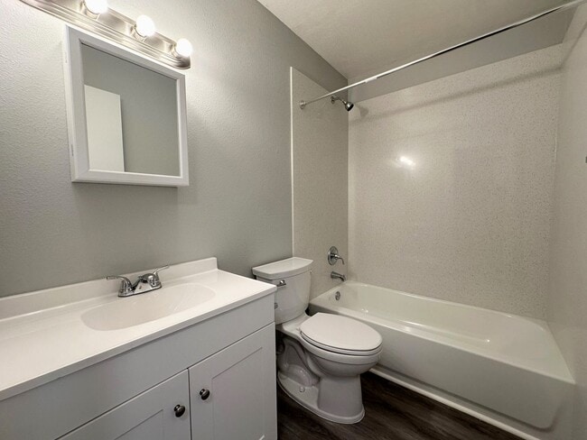 Interior Photo - 322 W Park Street