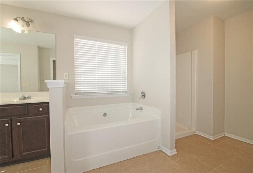 Building Photo - 315 Lakeside Ln