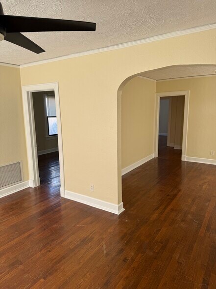 Living room - 2589 Park St