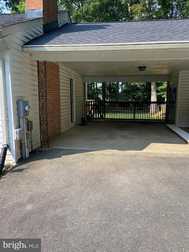 Building Photo - 45395 Woodlawn Dr