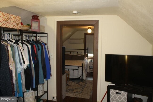 Building Photo - 820 W Bridge St