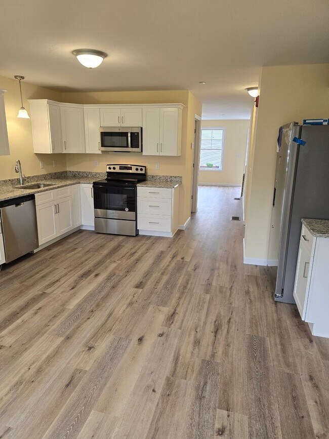 Building Photo - Megway Ct. (2-5)