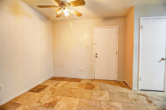 Building Photo - 6615 Briar Terrace Dr