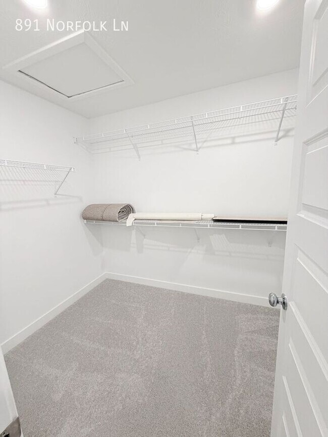 Building Photo - 891 Norfolk Ln