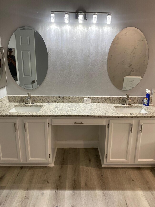 Building Photo - 1341 Flaxwood Ave