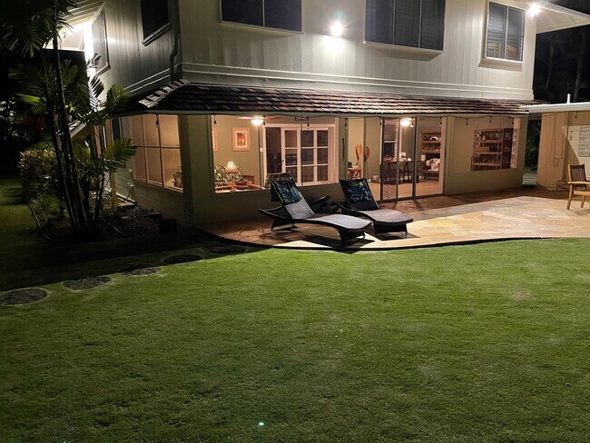 Building Photo - 1405 Mokulua Dr