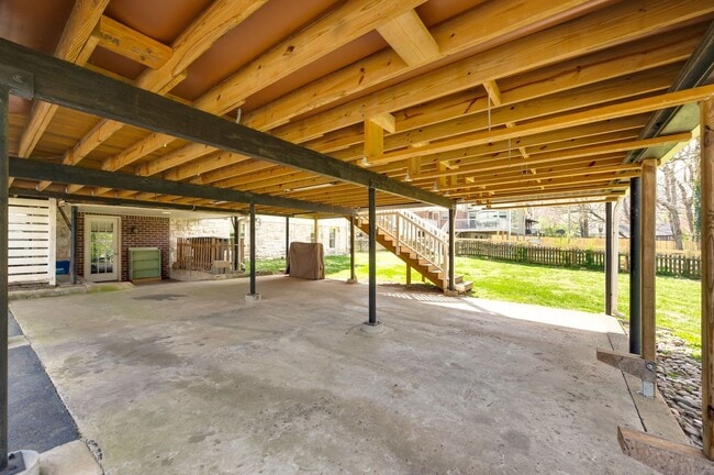 Building Photo - Beautiful 4BD/3.5BA home in the heart of Green Hills.