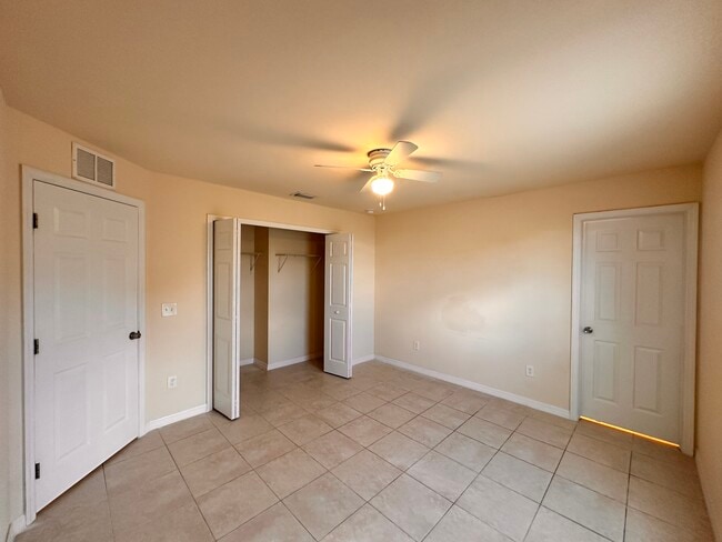 Building Photo - 1405 SE 10th Terrace