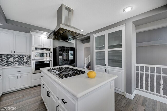 Building Photo - 3800 Beacon Point St