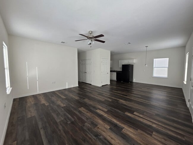 Building Photo - 6306 Red Oak Dr