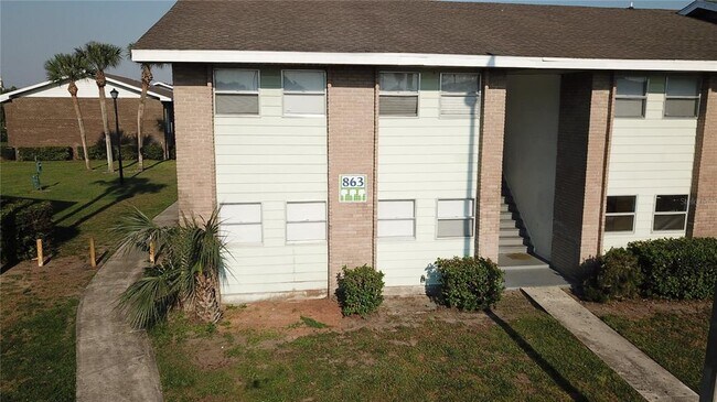 Building Photo - 863 Sky Lake Cir