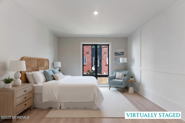 Building Photo - 215 2nd Ave