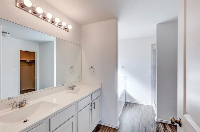 Building Photo - 730 Carol Dr