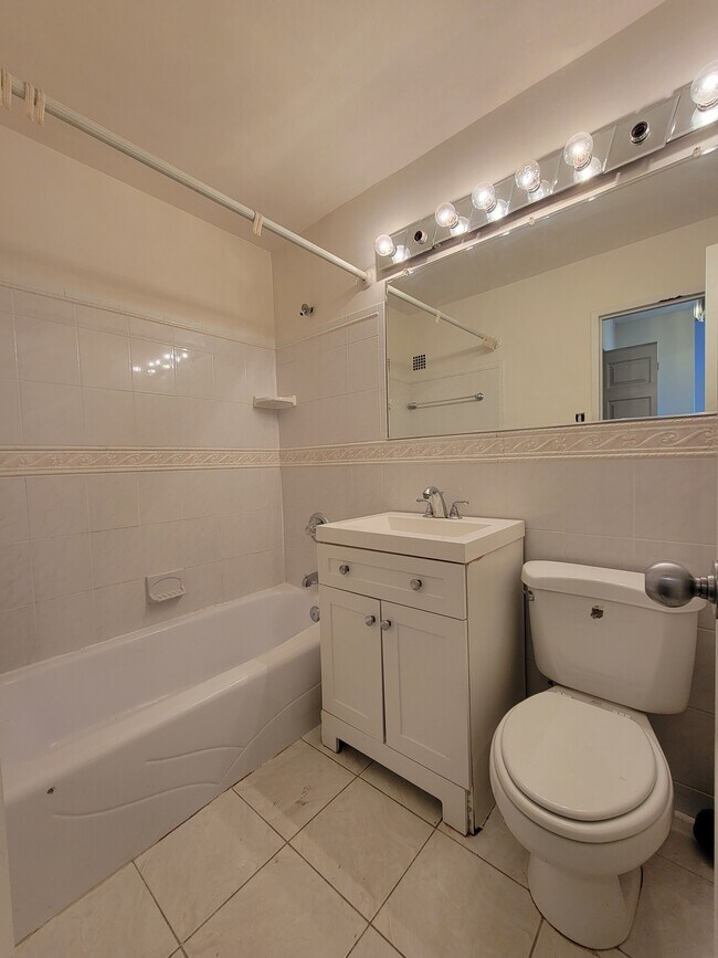 Building Photo - 2625 Park Ave