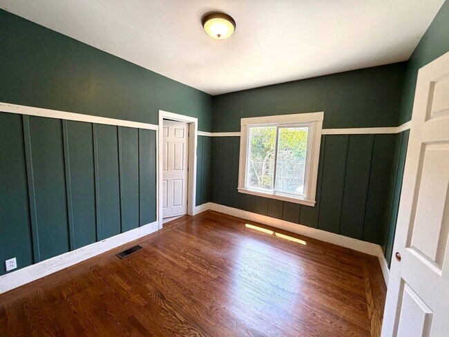 Building Photo - Amazing 3 Bedroom, 2 Bath Home with Gated Entry and Extra Studio