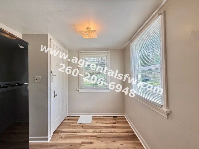 Building Photo - 2 Bedroom House- Section 8 OK!