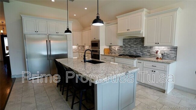 Building Photo - 12912 S 6th St