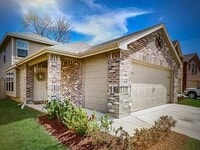 Building Photo - River Garden Addition 3 bed 2 1/2 bath 2 c...
