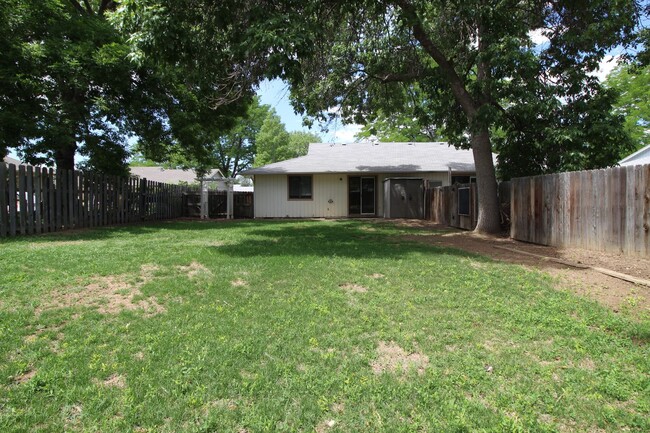 Building Photo - Great Duplex with Fenced Yard & Garage