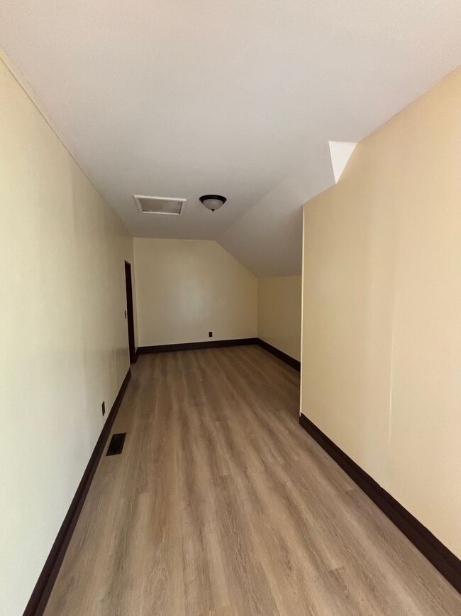 Building Photo - Charming Historic 4-bd Home for Rent – Ful...