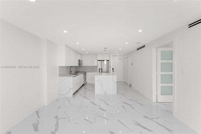 Building Photo - 345 Ocean Dr