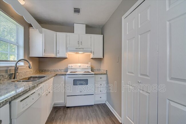 Building Photo - 3411 Princess Ct
