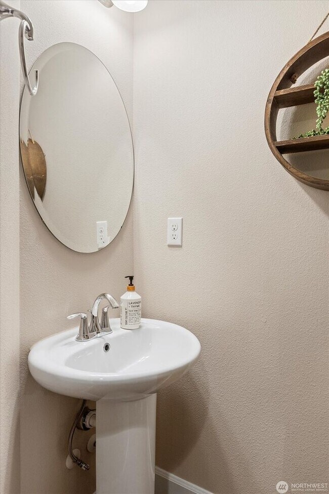 Building Photo - 3BD/2.5BTH Modern Townhouse in Greekbrooke II Community for Lease!