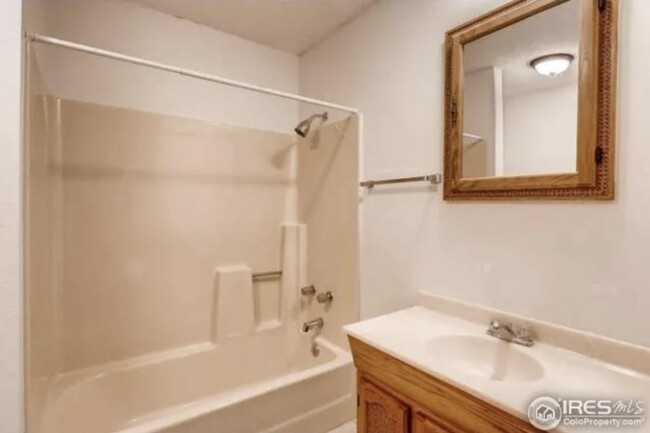 Building Photo - 2742 Goldenrod Pl
