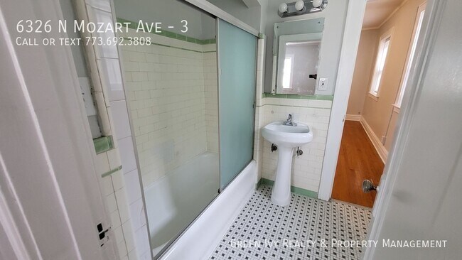 Building Photo - Beautiful 3 Bed in West Ridge