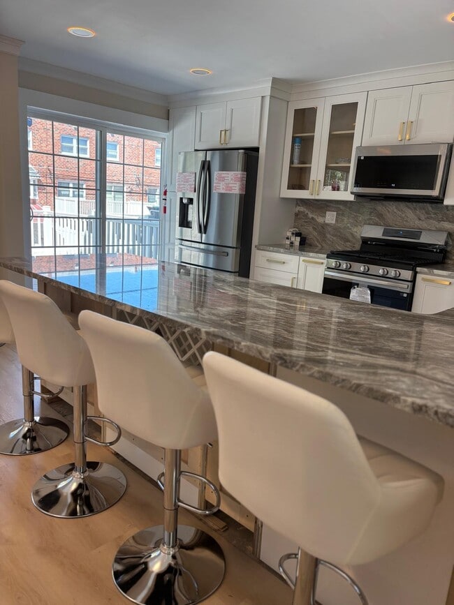 Building Photo - 12406 Dunks Ferry Rd