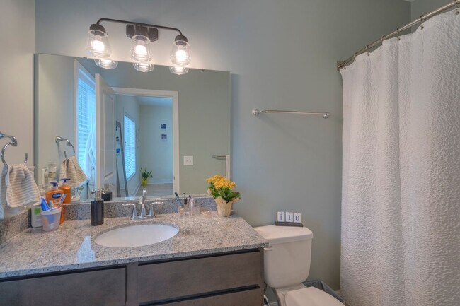 Building Photo - Spacious 4-Bedroom, 3-Story Townhome for Students