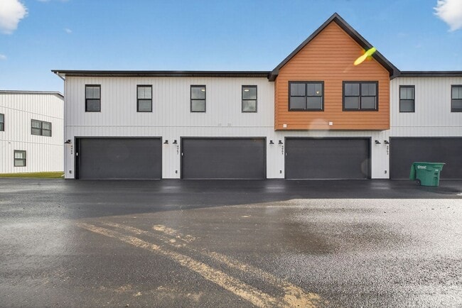 Building Photo - BRAND NEW3 BED 2.5 BATH TOWNHOME WITH 2 STALL GARAGE