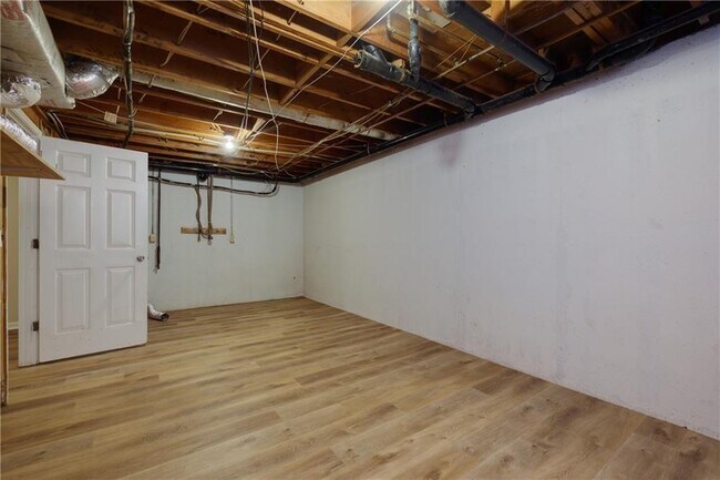 Building Photo - 2890 Carrollton Ct