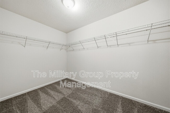 Building Photo - 7814 Meadow Walk Ln