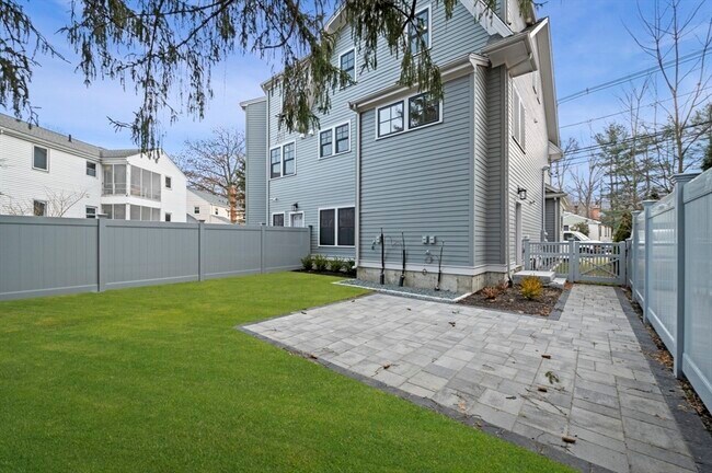 Building Photo - 799 Heath St