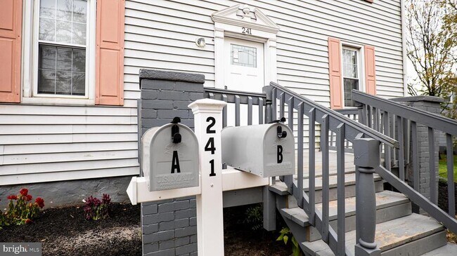 Building Photo - 241 Victoria St