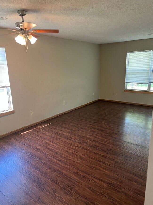 Building Photo - 630-632 W. Country Squire Ct.