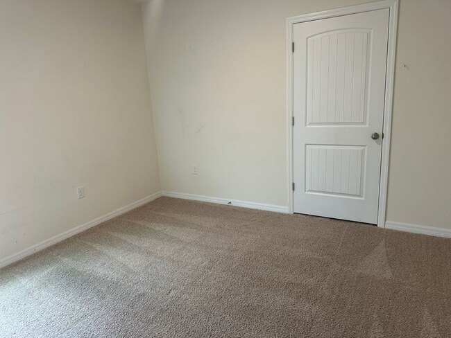 Building Photo - 2 Bedroom + Office / 2 Bath Duplex for Rent in Leesburg -  Move In Special !!!!