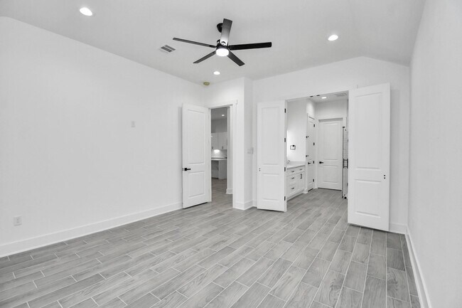 Building Photo - 519 Lovers Ln